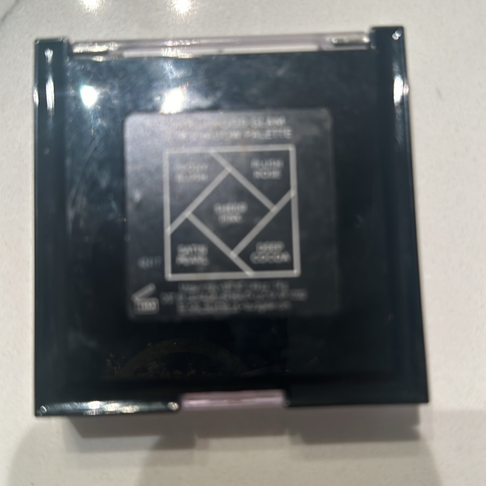 Laura Gellar eye shadow palette - Picture 2 of 2